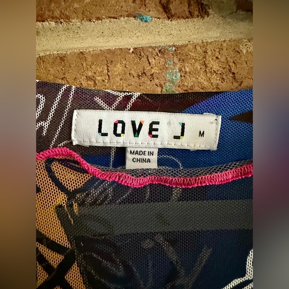 Love J Graffiti Mesh Crop Top - Picture 3 of 4